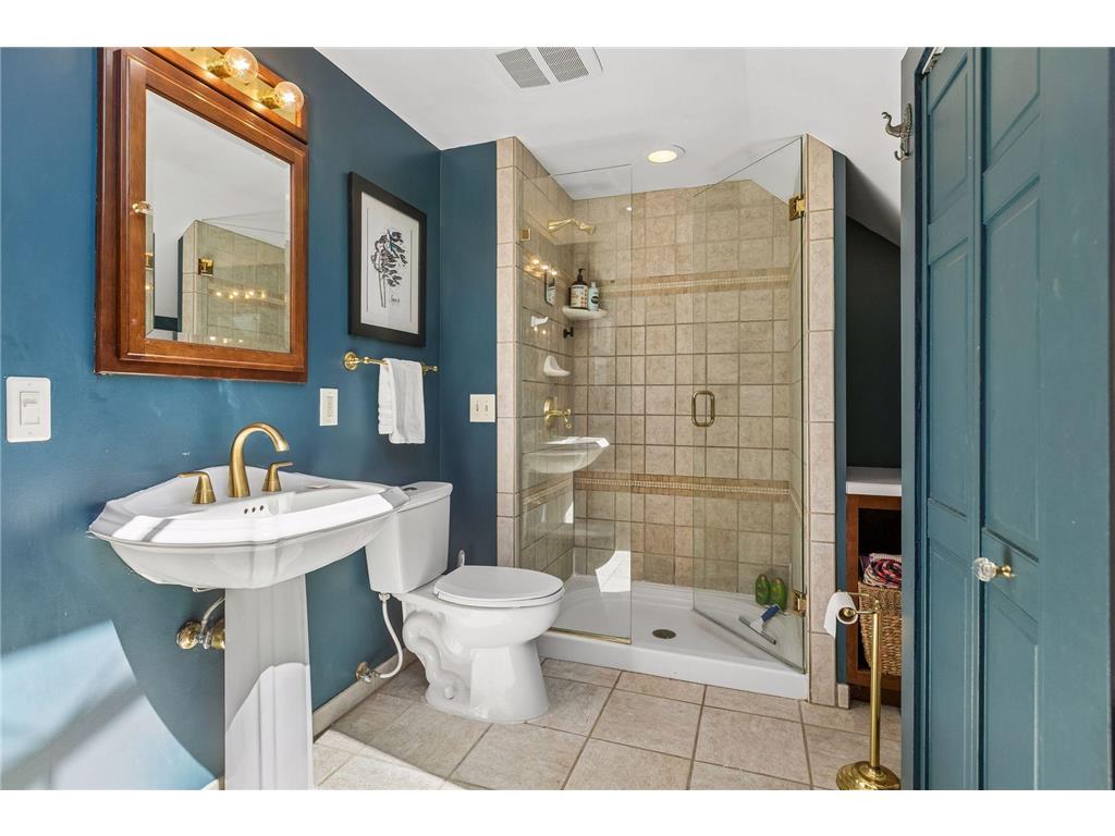 1929 James Avenue S Minneapolis MN 55403 7074493 image40