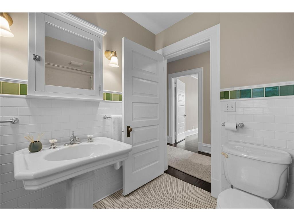 1930 Girard Avenue S Minneapolis MN 55403 7073960 image61