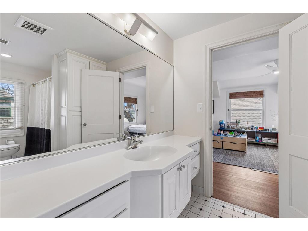 1930 Knox Avenue S Minneapolis MN 55403 7038053 image31
