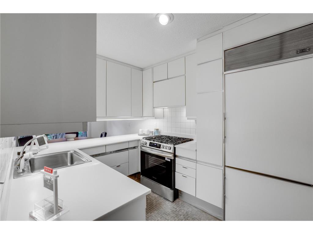 1932 Dupont Avenue S Minneapolis MN 55403 6746092 image4