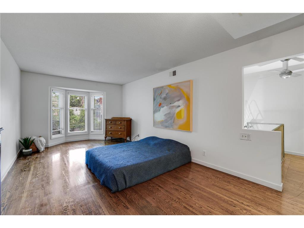 1932 Dupont Avenue S Minneapolis MN 55403 6746092 image5