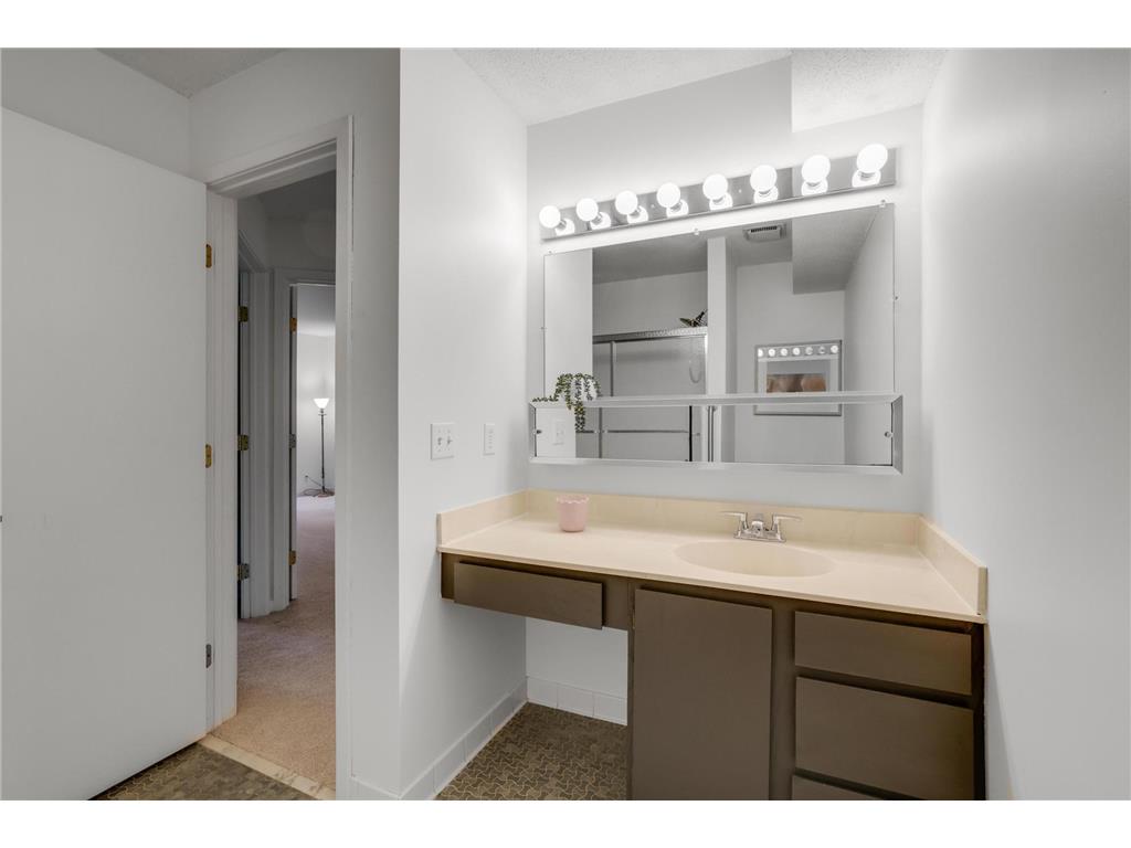 1932 Dupont Avenue S Minneapolis MN 55403 6746092 image7