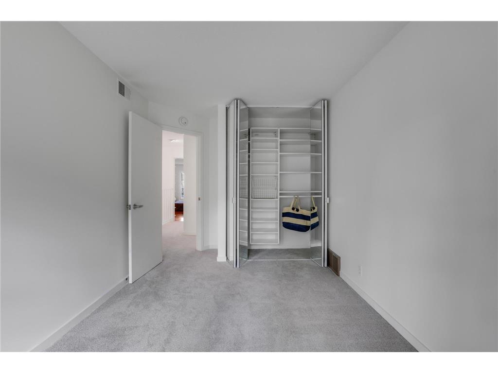 1932 Dupont Avenue S Minneapolis MN 55403 6746092 image9