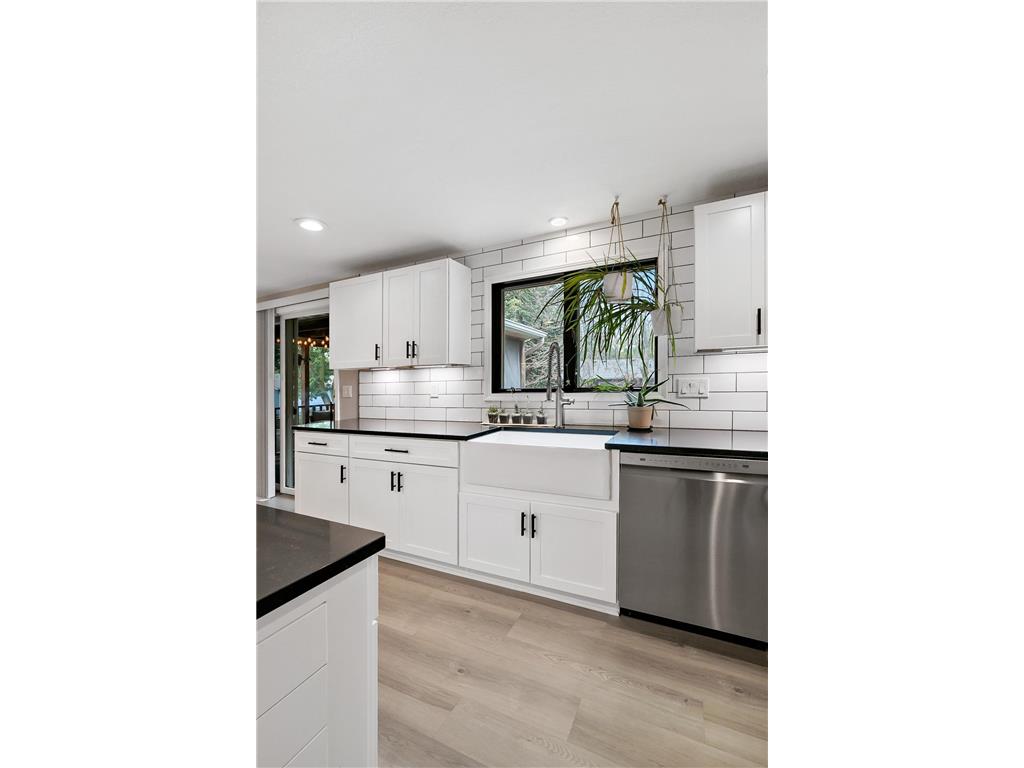 1933 Davis Court Shakopee MN 55379 6792343 image10