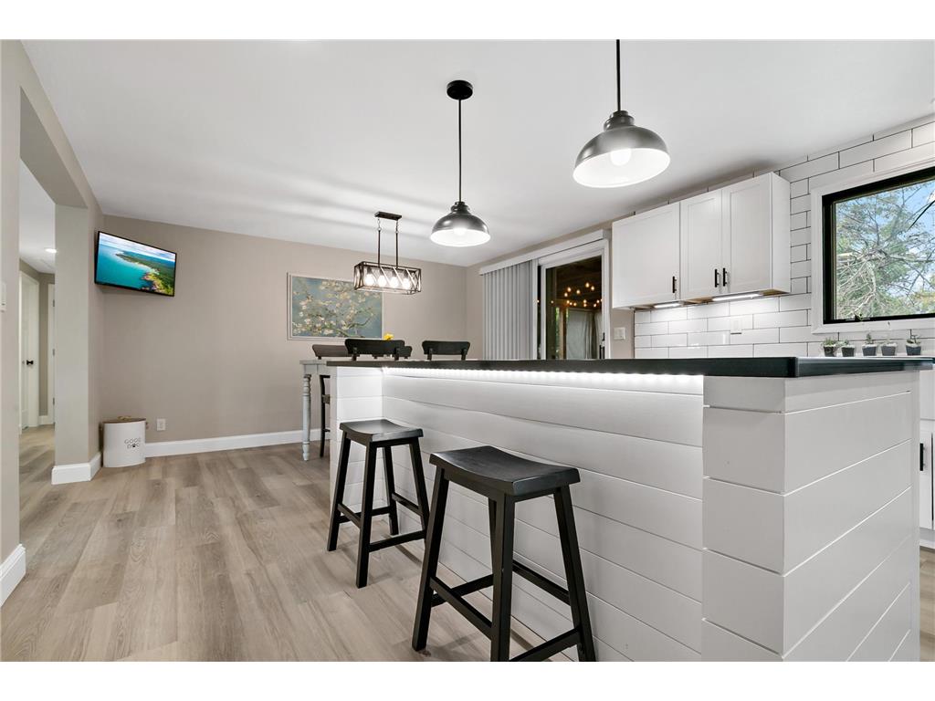 1933 Davis Court Shakopee MN 55379 6792343 image12