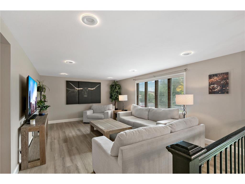 1933 Davis Court Shakopee MN 55379 6792343 image18