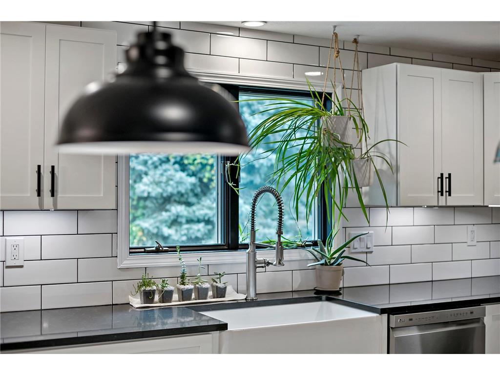 1933 Davis Court Shakopee MN 55379 6792343 image48