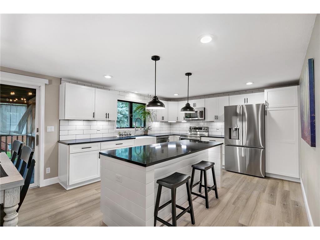 1933 Davis Court Shakopee MN 55379 6792343 image5