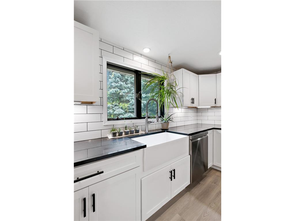 1933 Davis Court Shakopee MN 55379 6792343 image9