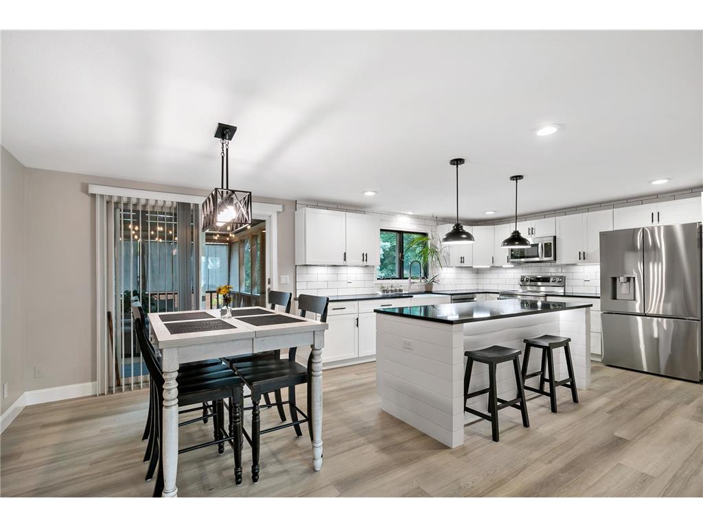 1933 Davis Court Shakopee MN 55379 7049188 image1