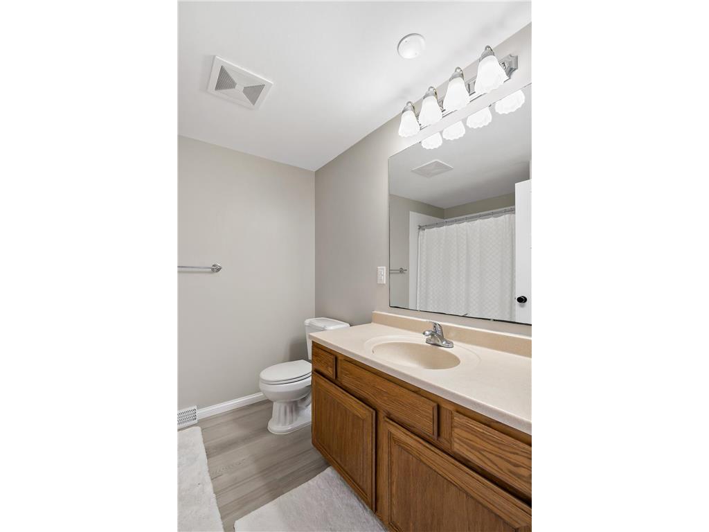 1933 Davis Court Shakopee MN 55379 7049188 image21