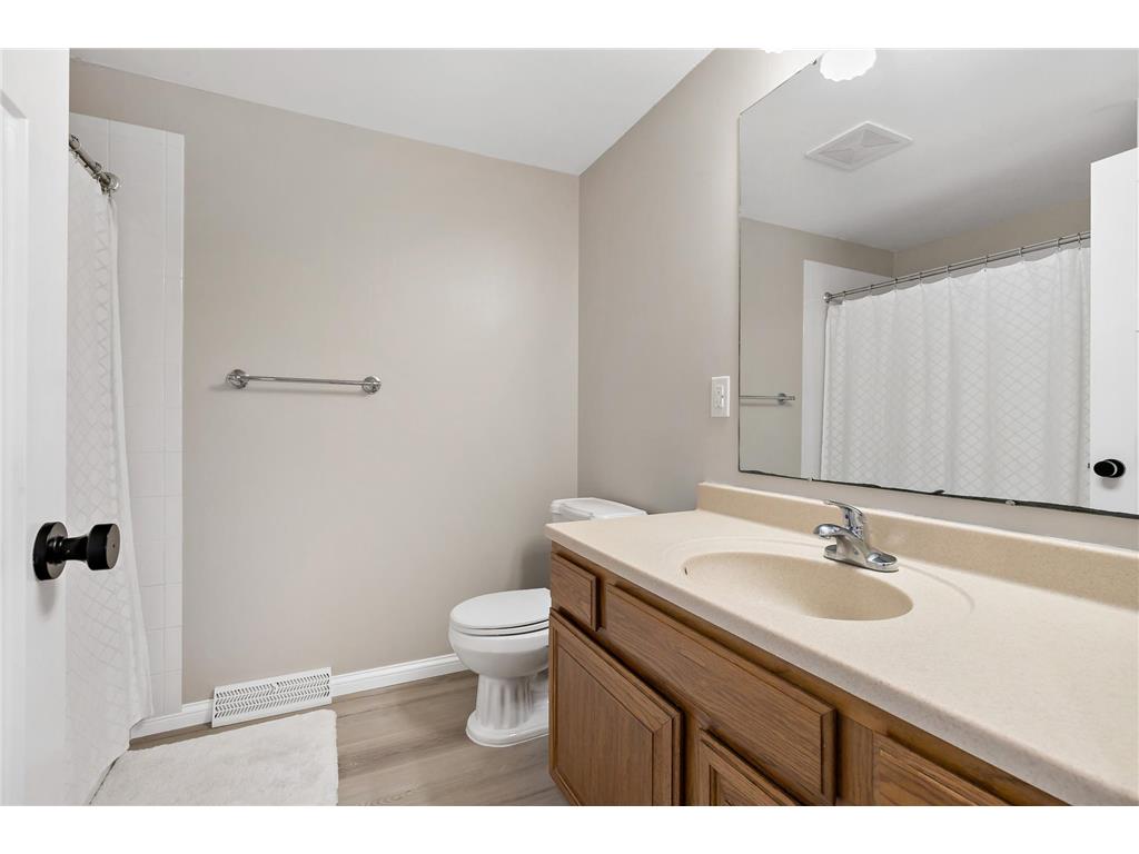 1933 Davis Court Shakopee MN 55379 7049188 image22