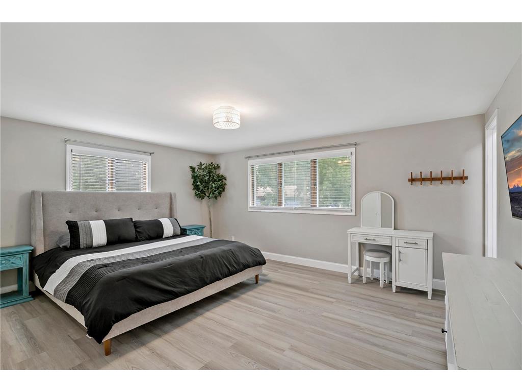 1933 Davis Court Shakopee MN 55379 7049188 image23