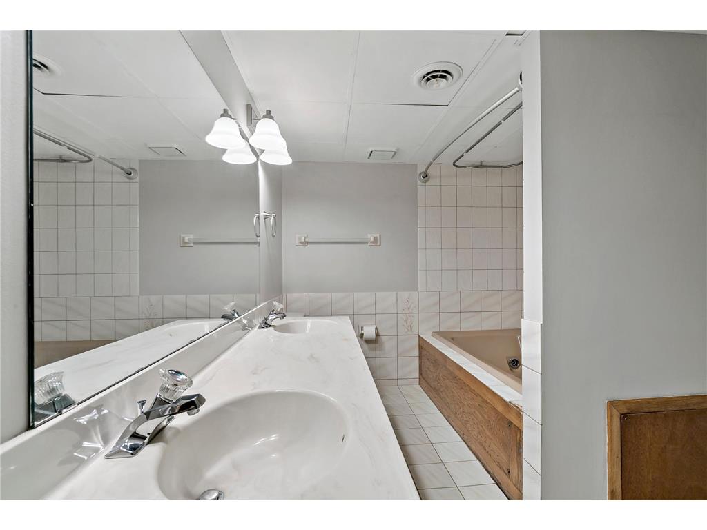 1933 Davis Court Shakopee MN 55379 7049188 image37