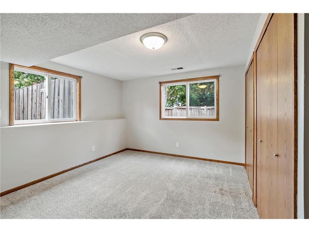 1933 Davis Court Shakopee MN 55379 7049188 image40