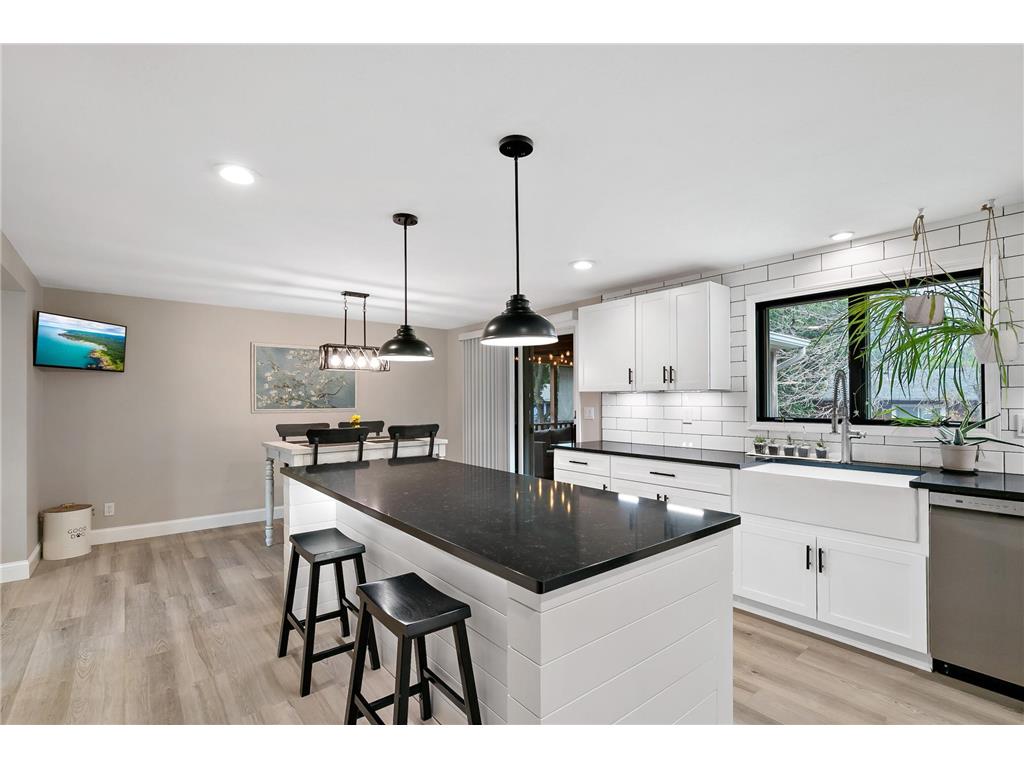 1933 Davis Court Shakopee MN 55379 7049188 image6