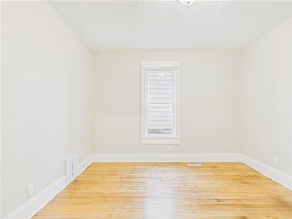 1933 Hillside Avenue N Minneapolis MN 55411 6821673 image7