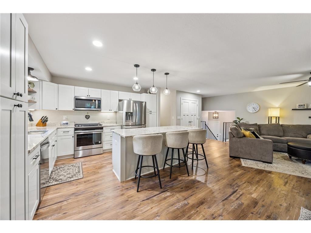 1934 Hythe Street Roseville MN 55113 6750744 image1