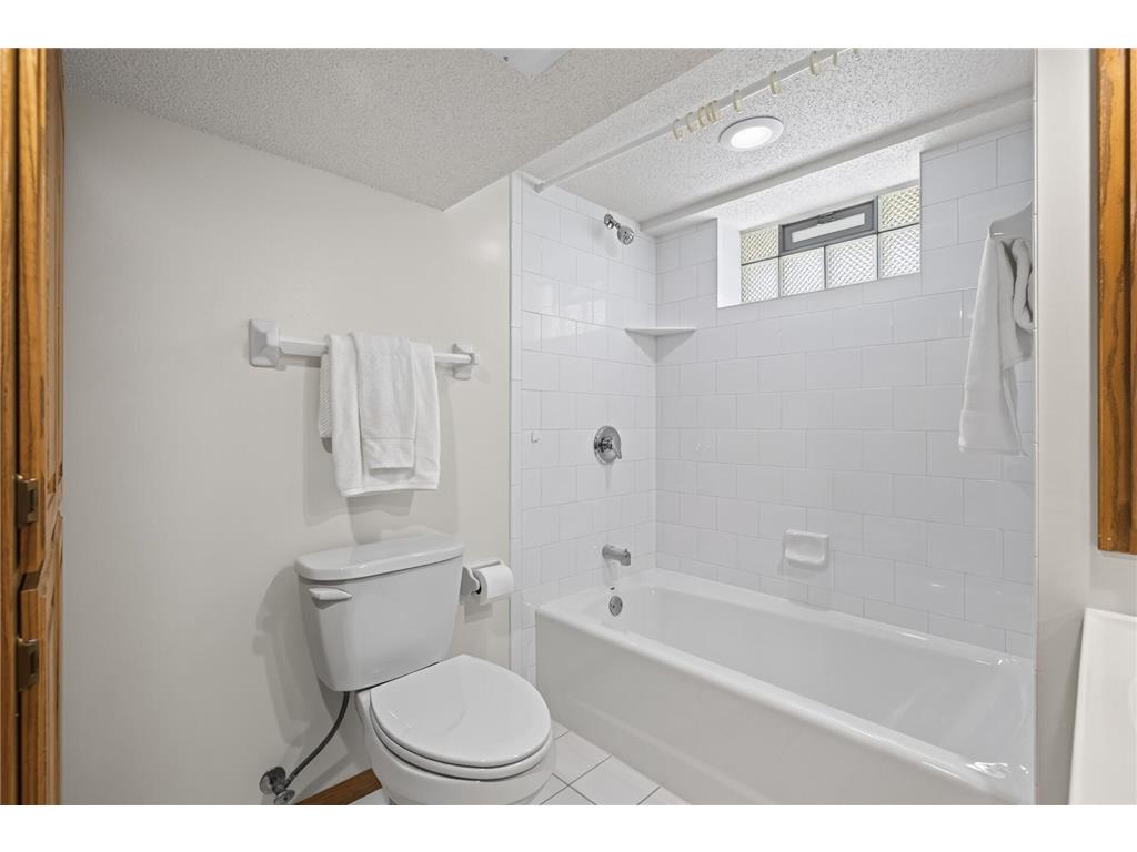 194 69th Avenue NE Fridley MN 55432 7093181 image24