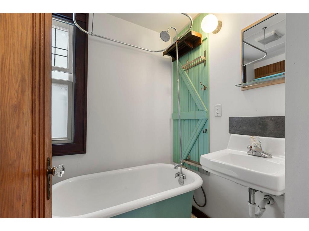 194 Logan Avenue N Minneapolis MN 55405 7068791 image11