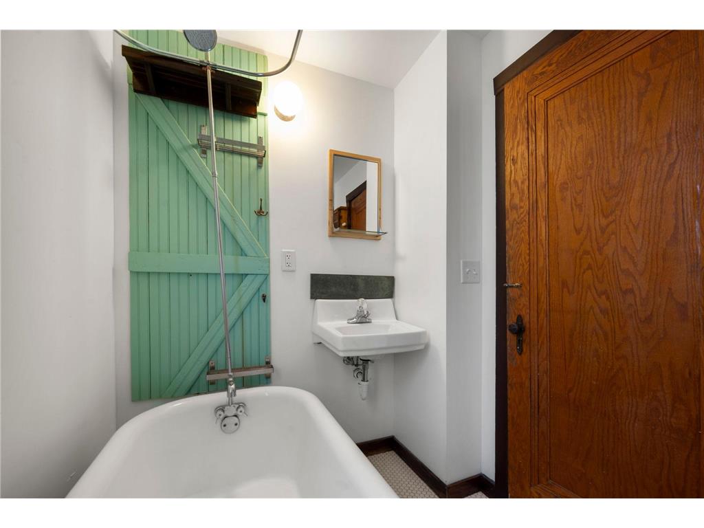 194 Logan Avenue N Minneapolis MN 55405 7068791 image12
