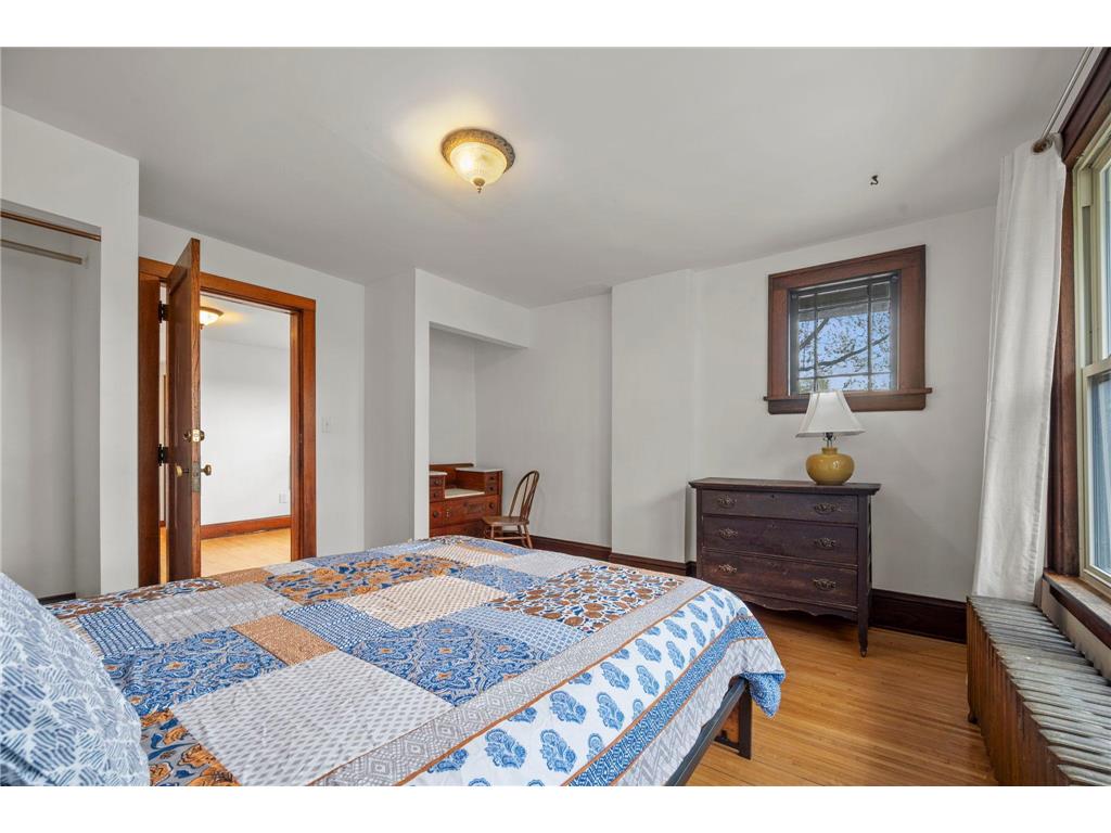 194 Logan Avenue N Minneapolis MN 55405 7068791 image25