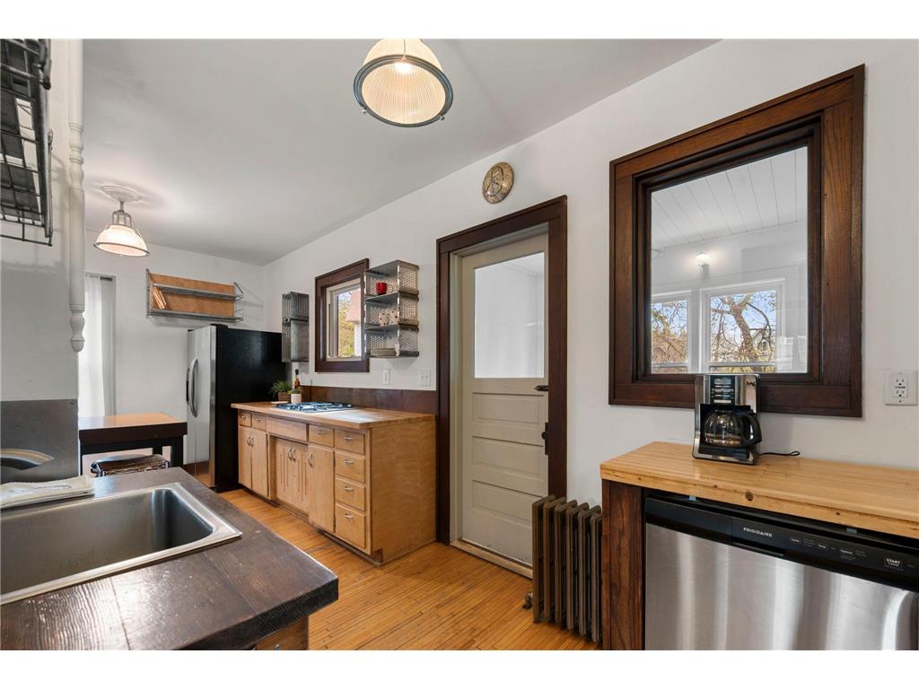 194 Logan Avenue N Minneapolis MN 55405 7068791 image6