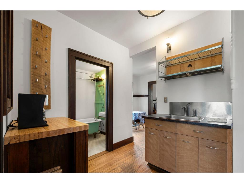 194 Logan Avenue N Minneapolis MN 55405 7068791 image9