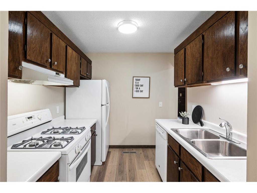 1940 Dupont Avenue S Minneapolis MN 55403 7000485 image12