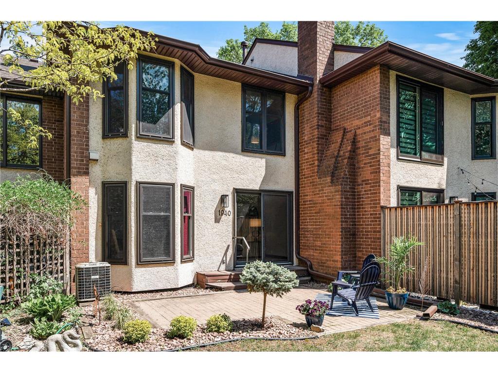 1940 Dupont Avenue S Minneapolis MN 55403 7000485 image2