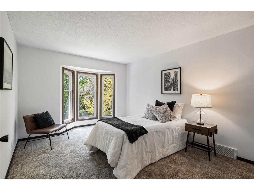 1940 Dupont Avenue S Minneapolis MN 55403 7000485 image21