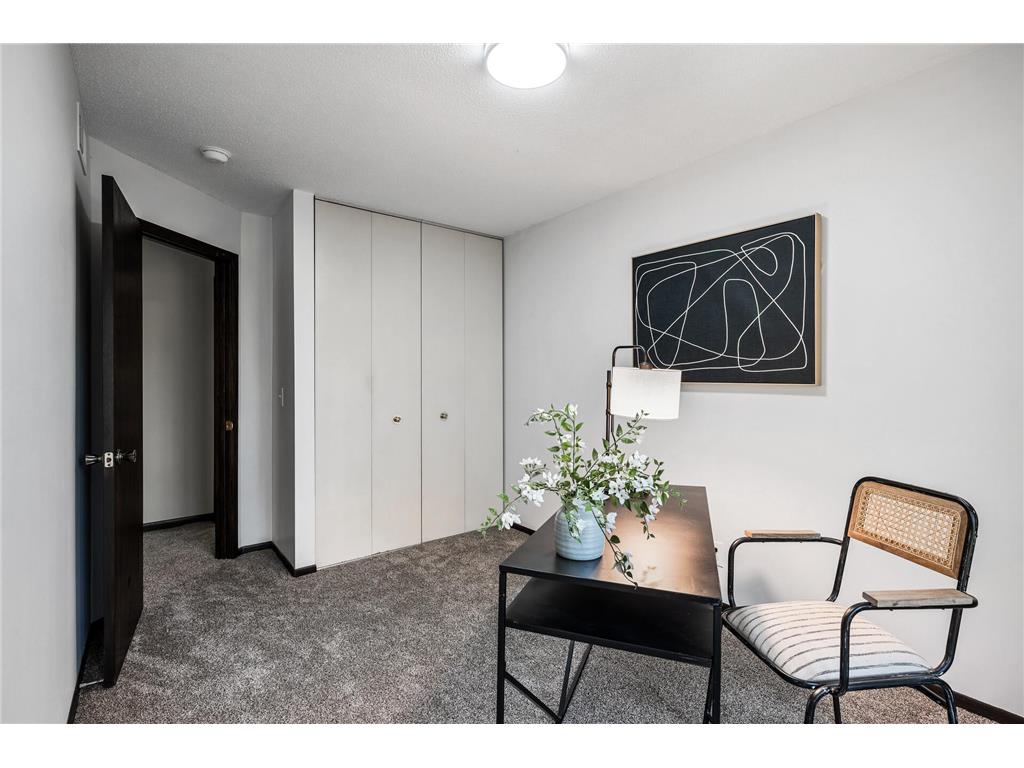 1940 Dupont Avenue S Minneapolis MN 55403 7000485 image24