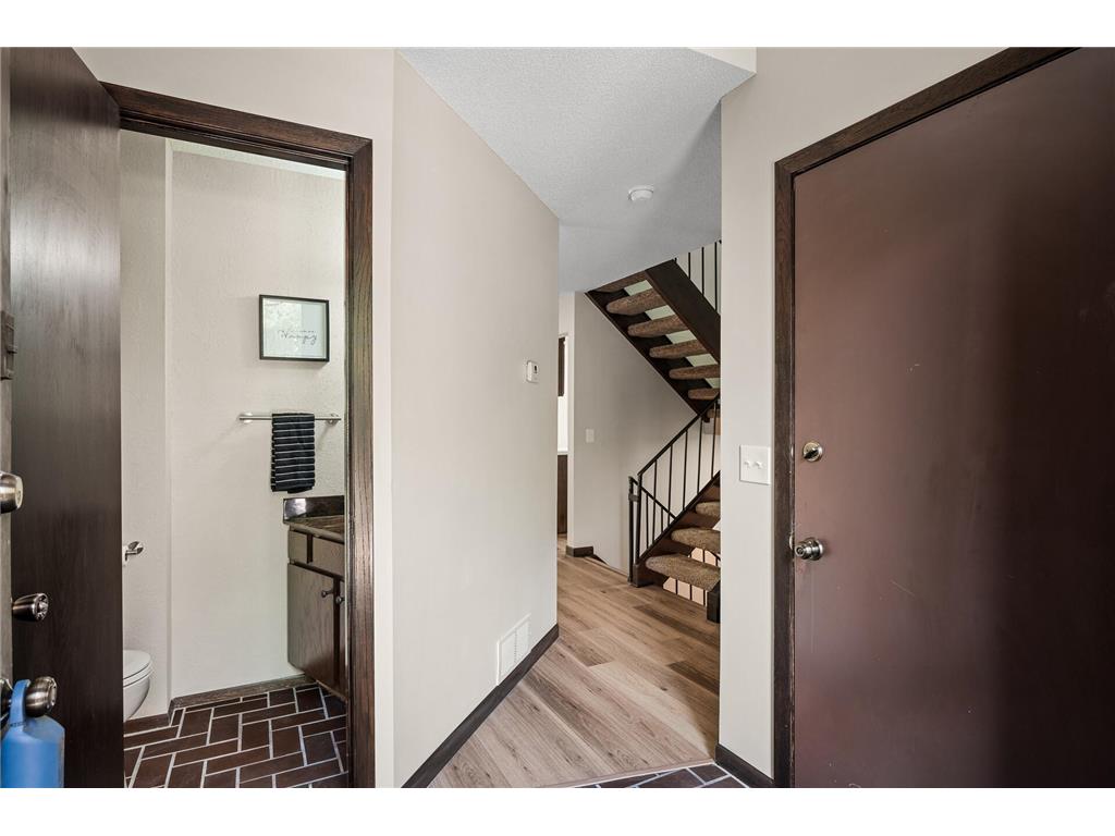 1940 Dupont Avenue S Minneapolis MN 55403 7000485 image6