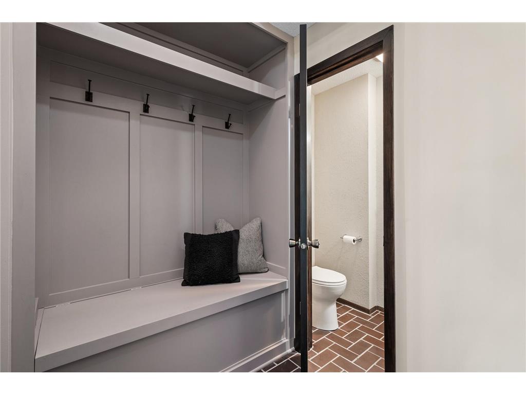 1940 Dupont Avenue S Minneapolis MN 55403 7000485 image7