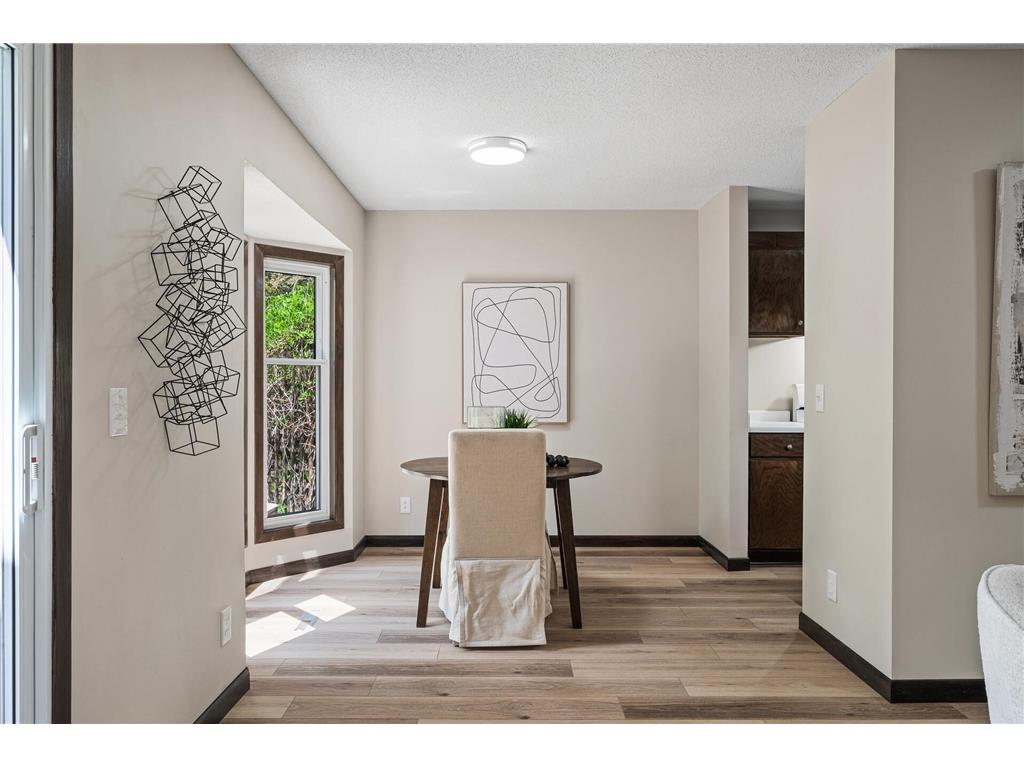 1940 Dupont Avenue S Minneapolis MN 55403 7000485 image9