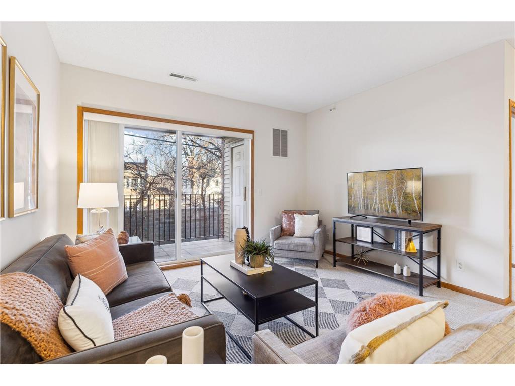 1941 Ford Parkway #204 Saint Paul MN 55116 6638888 image1