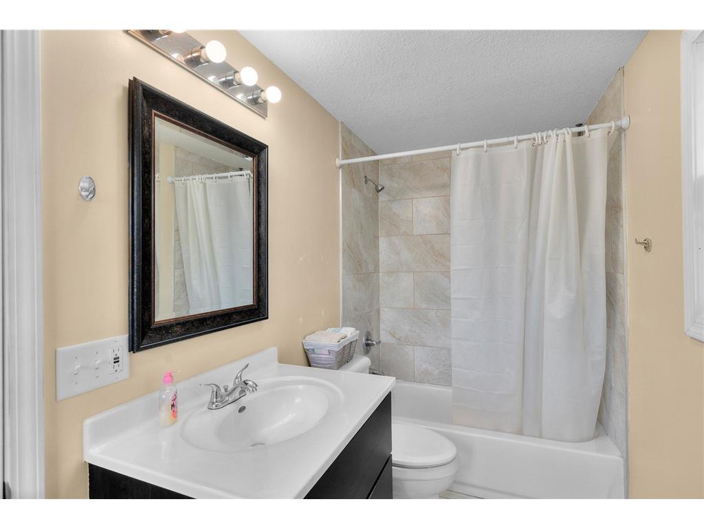 1942 Oliver Avenue N Minneapolis MN 55411 7008902 image19