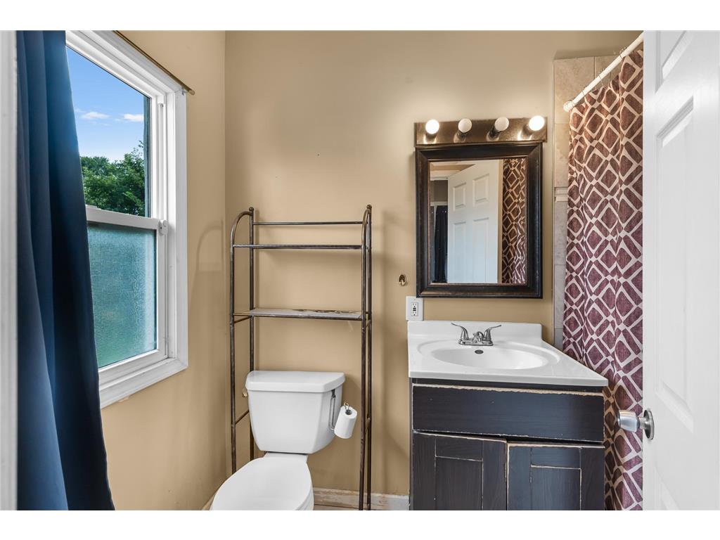 1942 Oliver Avenue N Minneapolis MN 55411 7008902 image21