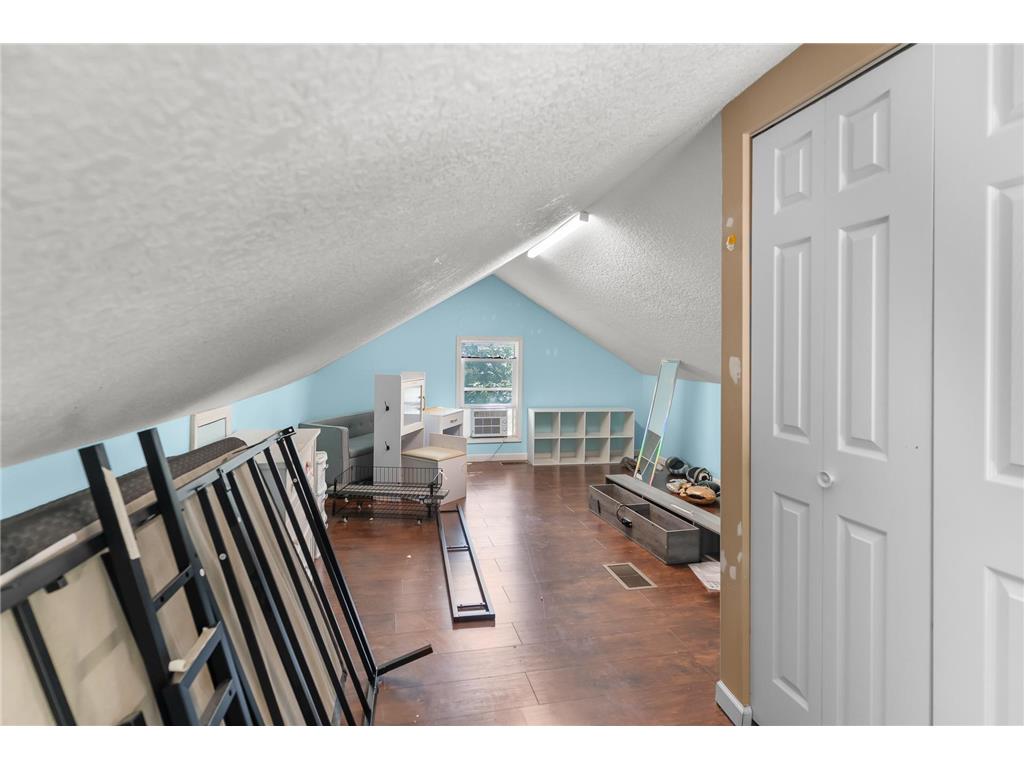 1942 Oliver Avenue N Minneapolis MN 55411 7008902 image28