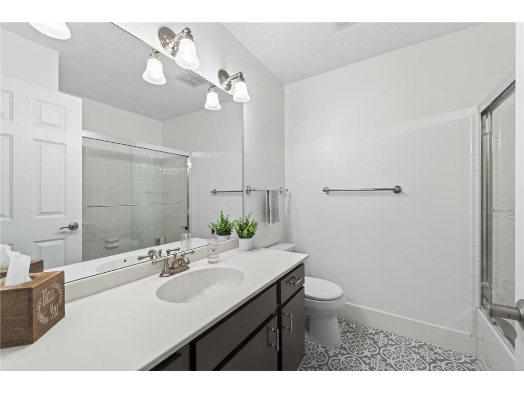 1946 Dupont Avenue S Minneapolis MN 55403 7042614 image22
