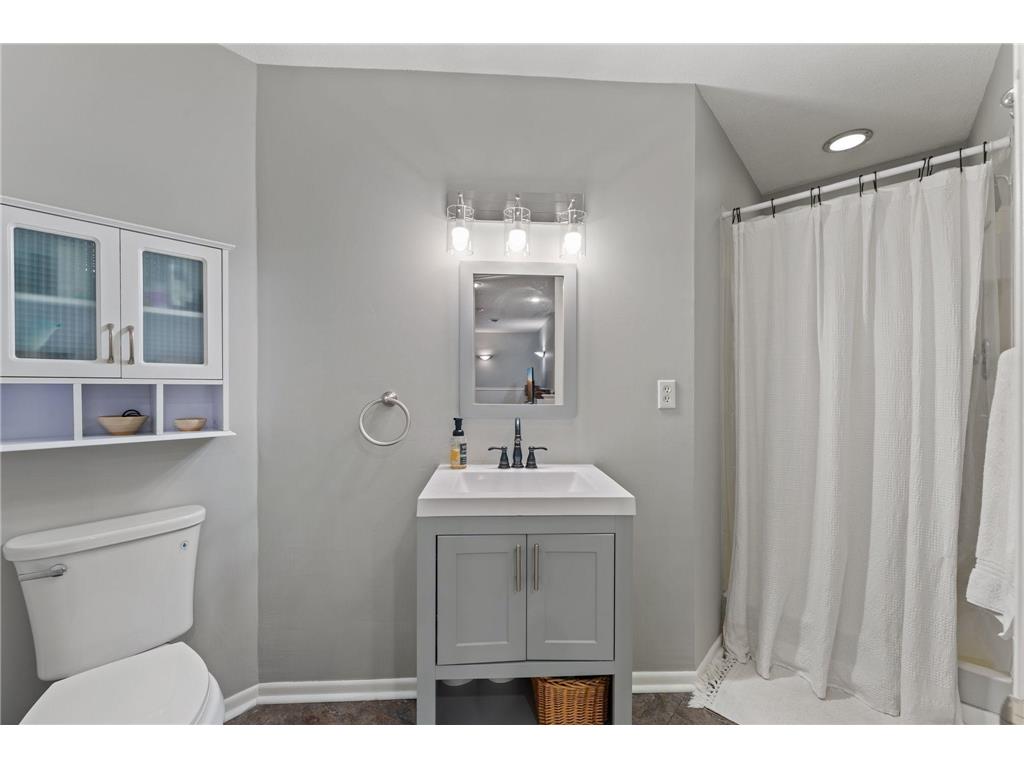 1948 Mainstreet Hopkins MN 55343 7009509 image30