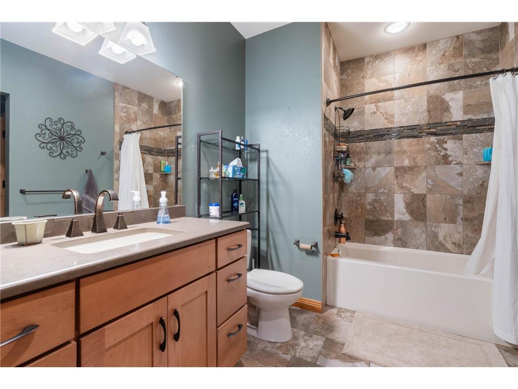 1950 Middle Lane Duluth MN 55811 6784238 image32