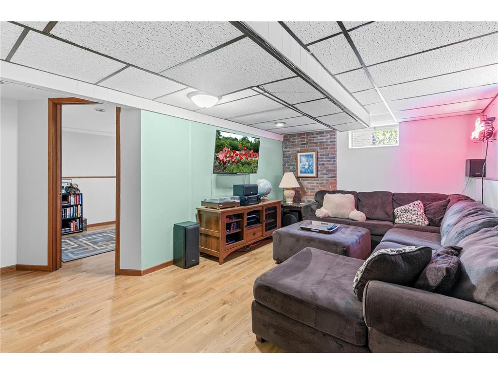 1953 Lakeaires Boulevard White Bear Lake MN 55110 7066172 image24