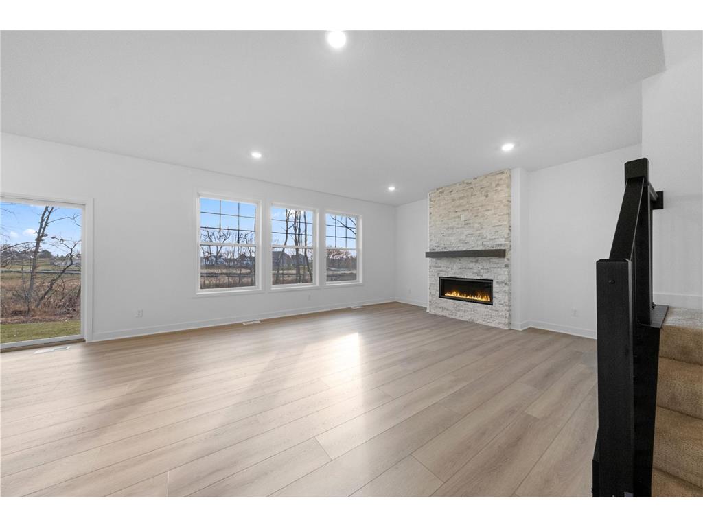 1955 Royal Boulevard N Lake Elmo MN 55042 6813692 image7