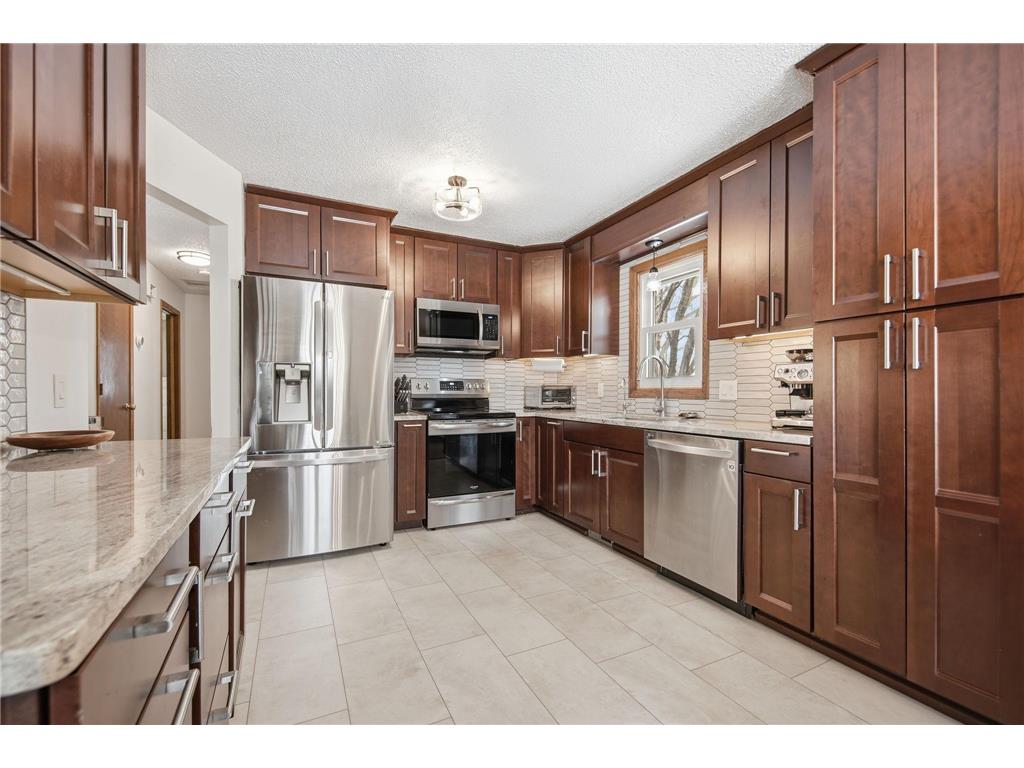 1955 Timber Wolf Trail S Eagan MN 55122 7036315 image1