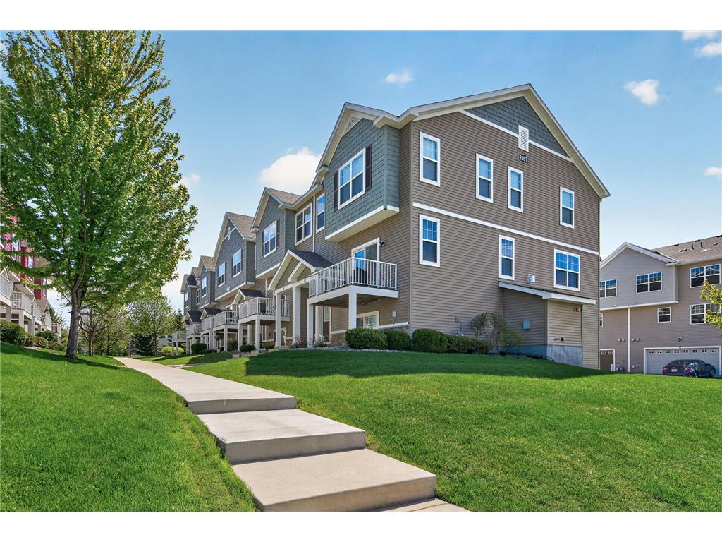 1957 Commonwealth Boulevard #4 Chanhassen MN 55317 7074577 image1