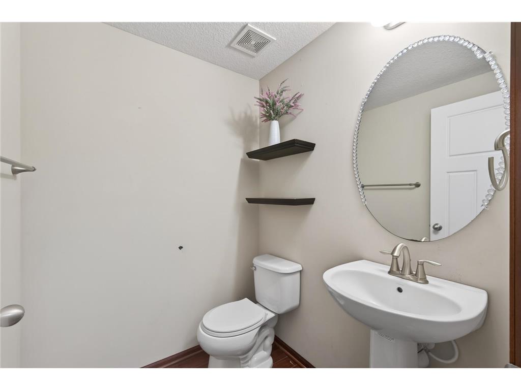 1957 Commonwealth Boulevard #4 Chanhassen MN 55317 7074577 image6