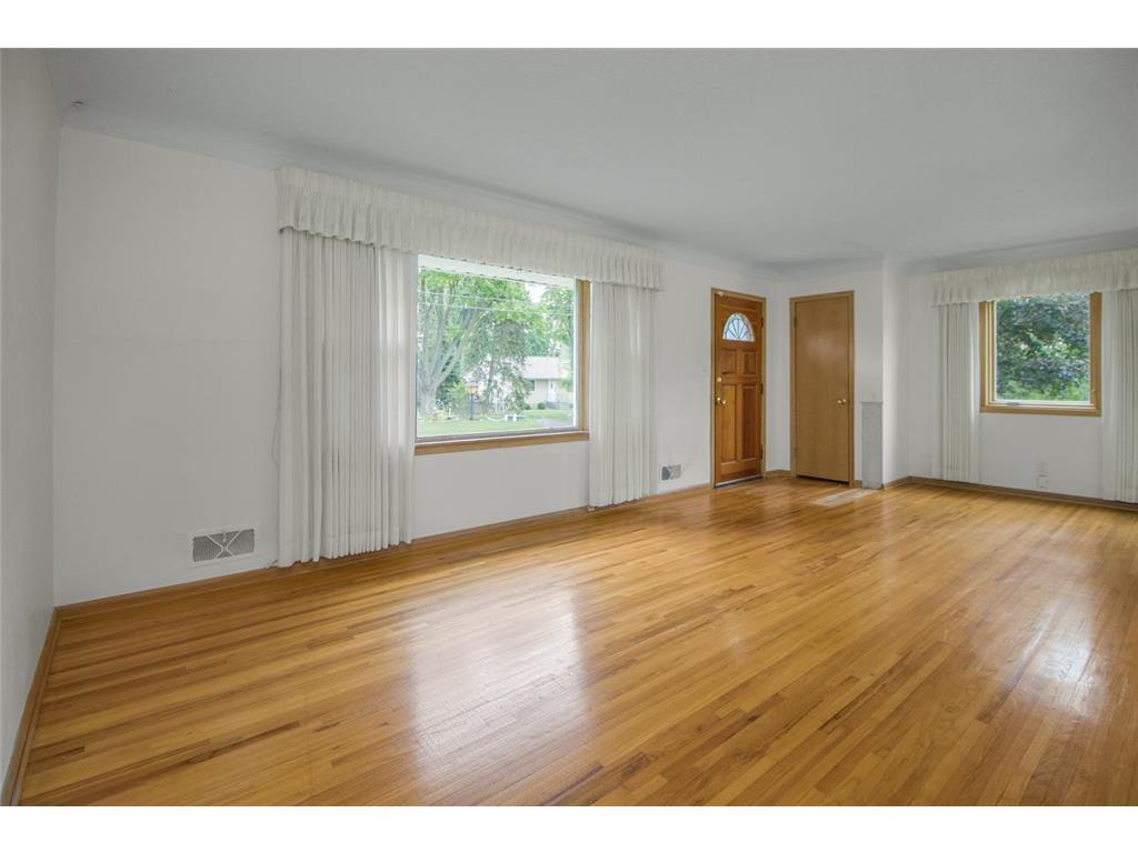 1957 Payne Avenue Maplewood MN 55117 7099357 image3