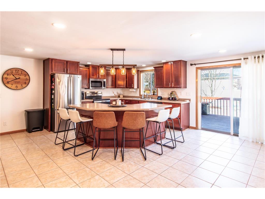196 Hillcrest Avenue Spicer MN 56288 - Green 7057642 image4
