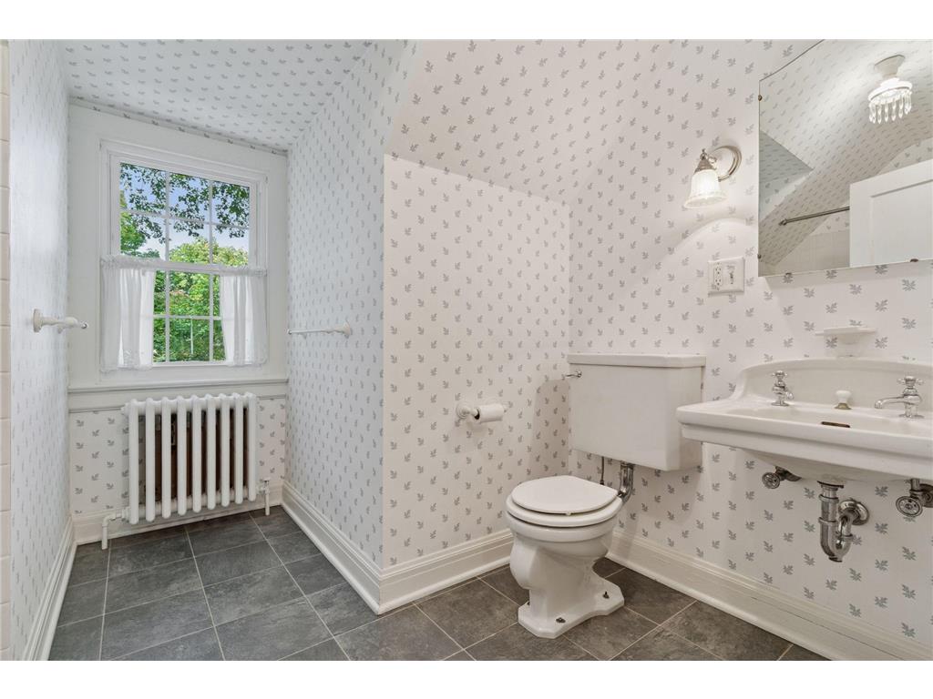 196 Mississippi River Boulevard S Saint Paul MN 55105 - Mississippi 6796925 image39